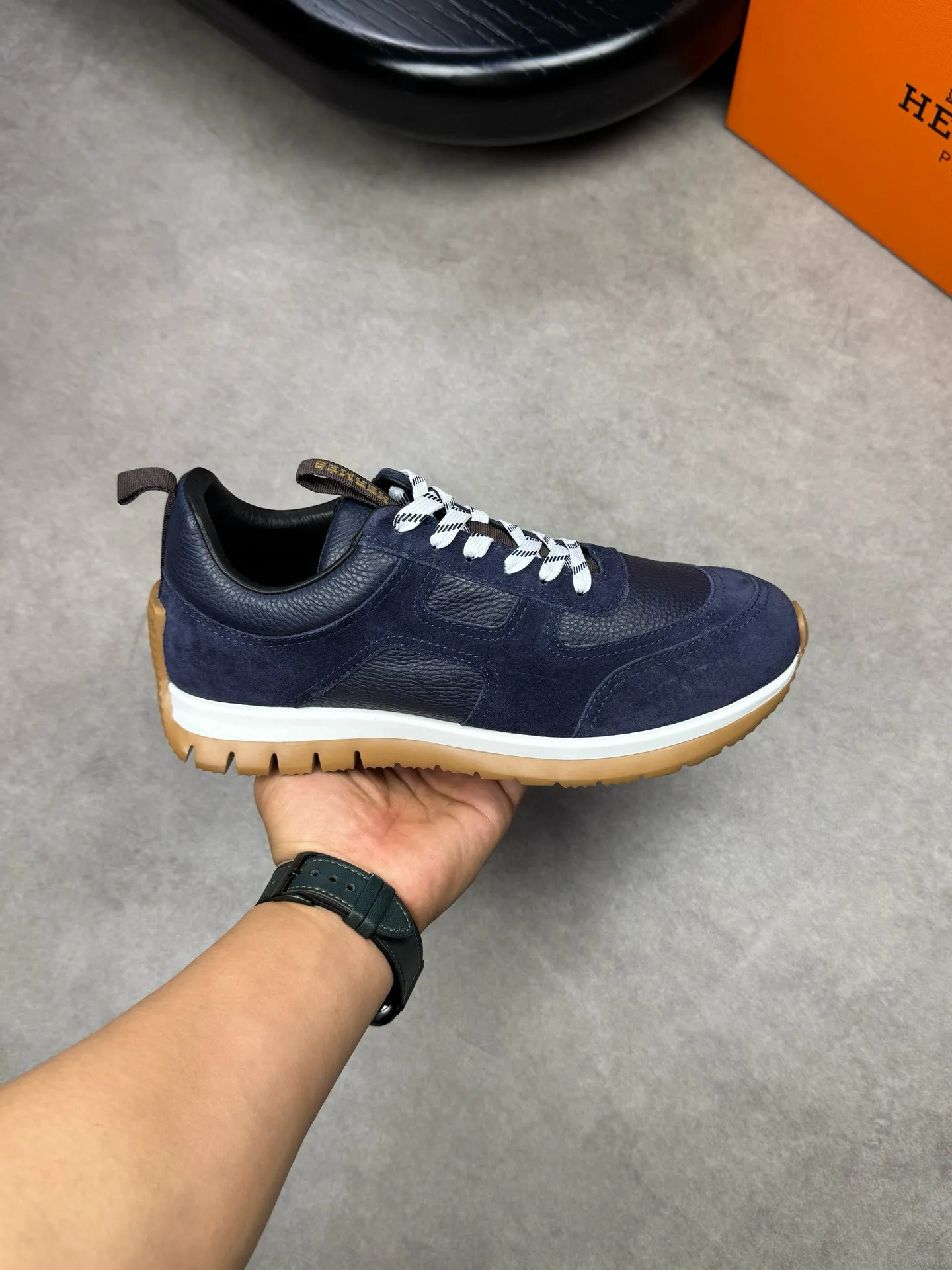 [HERMES] Hermes men's shoes 💰: 800💰 - High-end quality original items 🔍🔍🔍 casual sports shoes - Upper: 🔝 pebbled calfskin, suede calfskin, shoe body forged ´H´ totem, tongue webbing injection molded brand logo - Lining: brand canvas, foot pads; water-dyed cowhide -Outsole: Ultra-light T men's shoes 💰U foam; two-color molded outsole -Ultra-high quality control and fine workmanship: highlighted (high-end, extravagance, grade) -Size: 38-44 (45, can be customized)